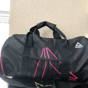 Reebok women gym bag gently used condition!!